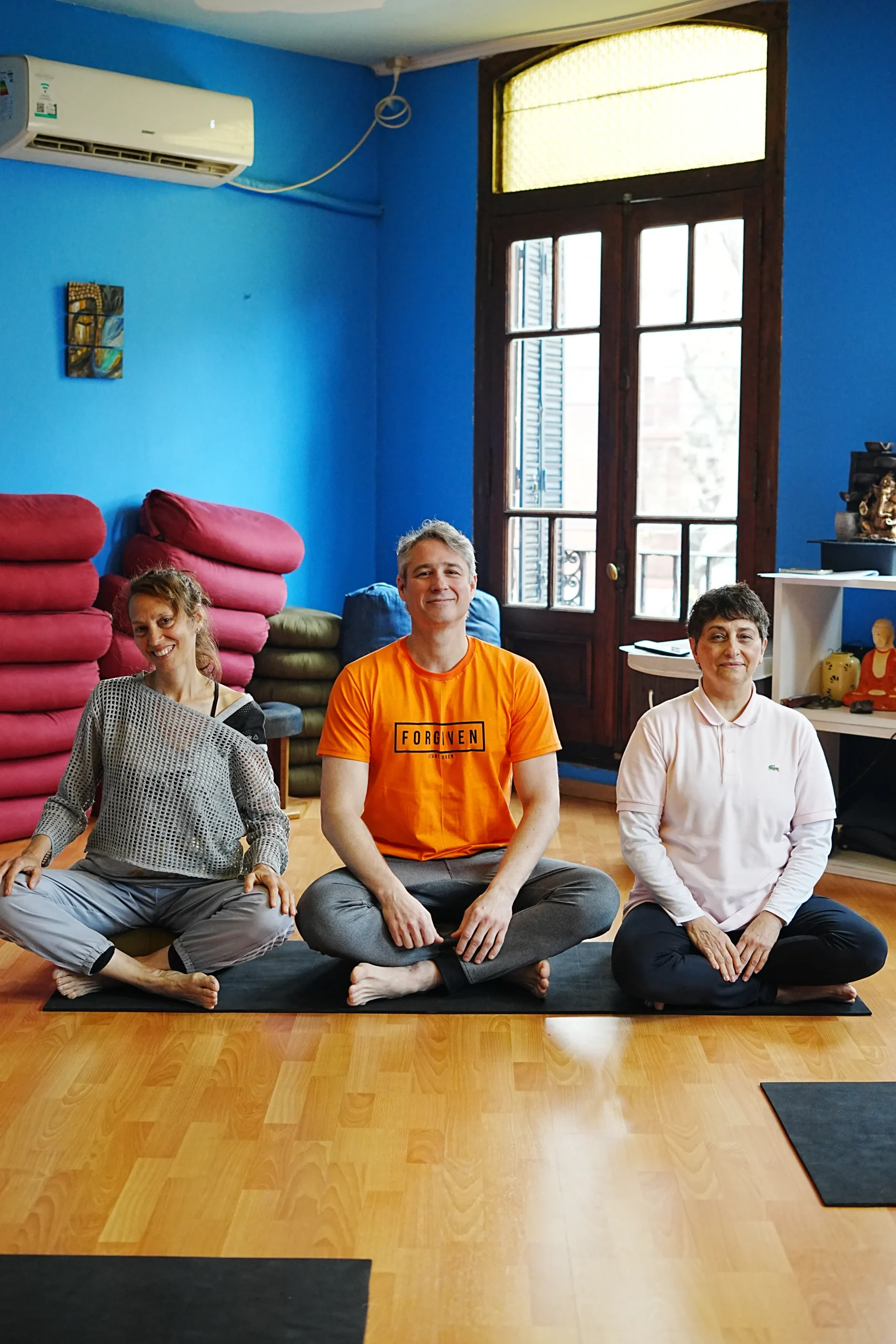 Práctica de yoga en Centro de Yoga DC